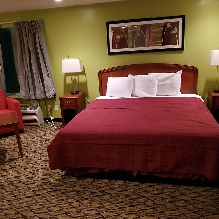 Economy Inn & Suites Cedar Lake Eksteriør bilde
