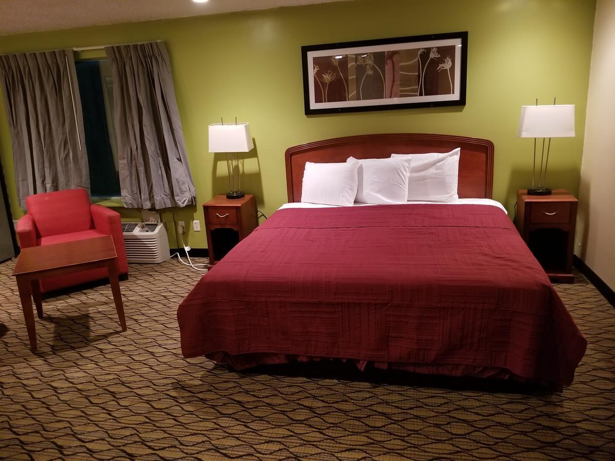 Economy Inn & Suites Cedar Lake Eksteriør bilde