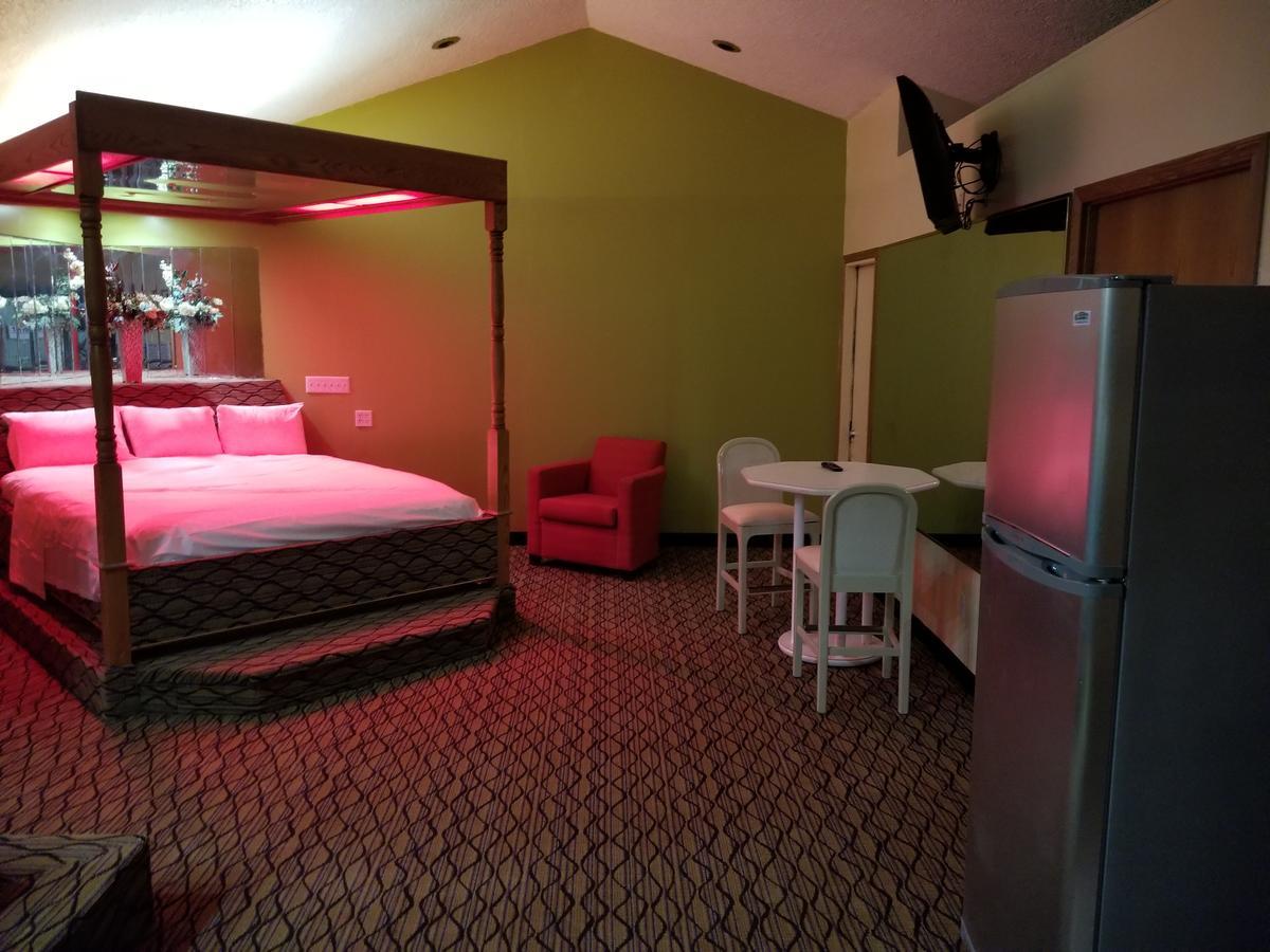 Economy Inn & Suites Cedar Lake Eksteriør bilde