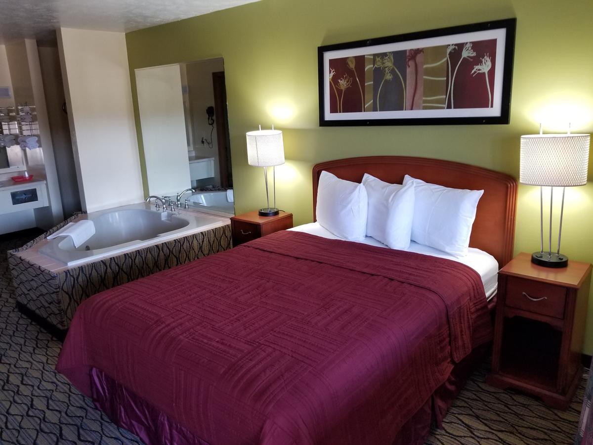 Economy Inn & Suites Cedar Lake Eksteriør bilde