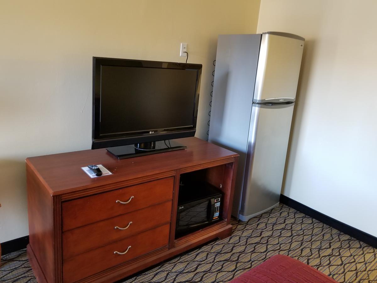 Economy Inn & Suites Cedar Lake Eksteriør bilde