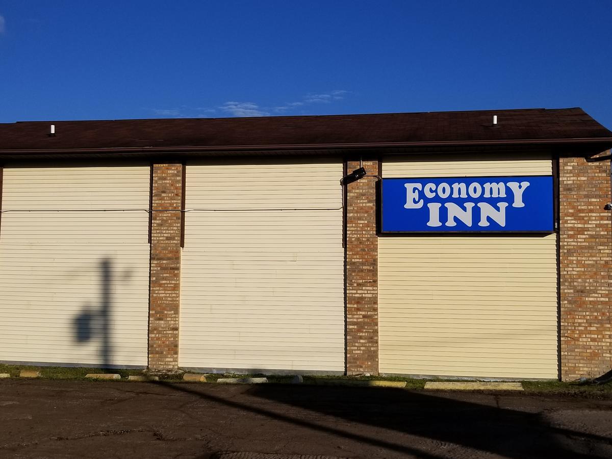 Economy Inn & Suites Cedar Lake Eksteriør bilde